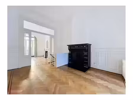 rez-de-chaussée à louer avec terrasse et jardin   ixelles (vbe72392)