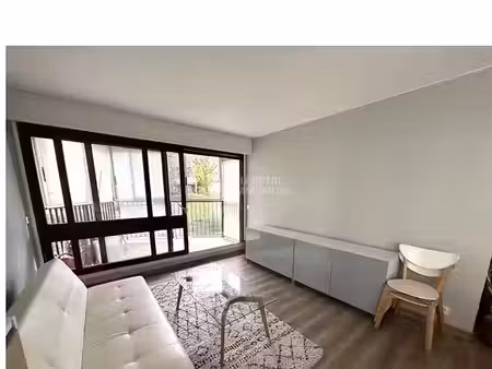 location meublée appartement 2 pièces 51.07 m² à le chesnay (78150)  1 268 €