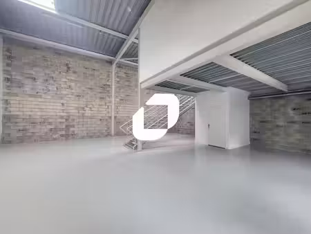 vente local d’activités plaisir 78370 178m²