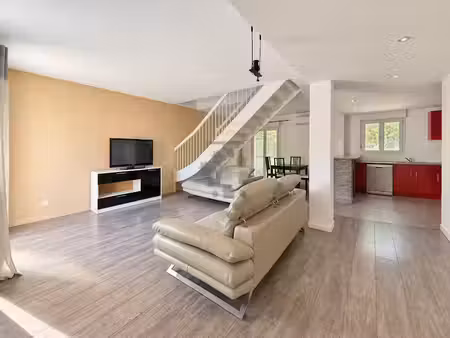 location maison 5 pièces 97 m² à villenave-d'ornon (33140)  1 300 €