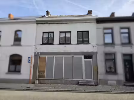 immeuble commercial ± 230m² sur 5a 30ca  accès 2r  ter à bâ.