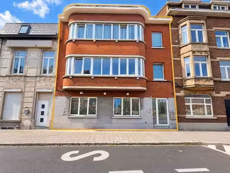 immeuble composé de 3 appartements avec 3 garages !