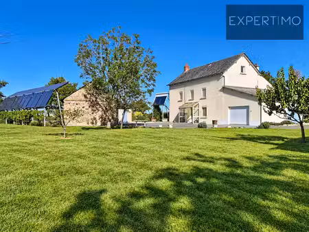 ancien corps de ferme en pierre – 165 m²  nombreuses dépendances et autonomie énergétique
