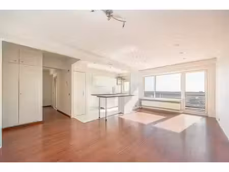 lichtrijk appartement met panoramisch uitzicht