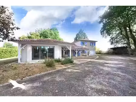 vente maison 7 pièces 198 m² à montmoreau-saint-cybard (16190)  283 392 €