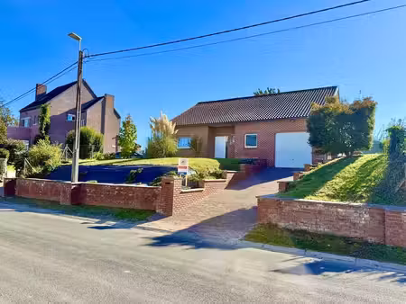 plain-pied en excellent état avec garage et jardin