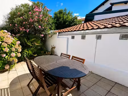 maison t3 avec terrasse arborée.