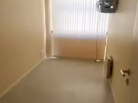 vente bureaux et commerces à niort (79000) : à vendre / 239m² niort