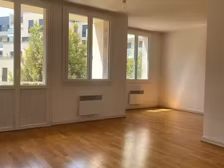 3 chambres quartier cocteau - gare val d'or -