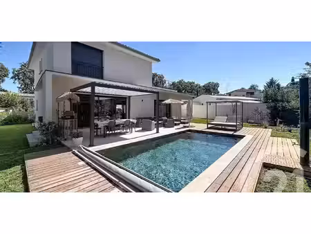 maison contemporaine avec piscine et jardin fabrègues (34)