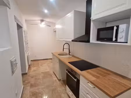 appartement rénové studio centre-ville arles 30 m²