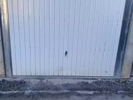 box fermé 16 m² sécurisé – centre-ville auxerre – 60 /mois
