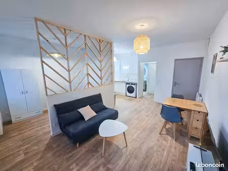 t2 meublé 35 m² - entièrement rénové - centre-ville castelnau