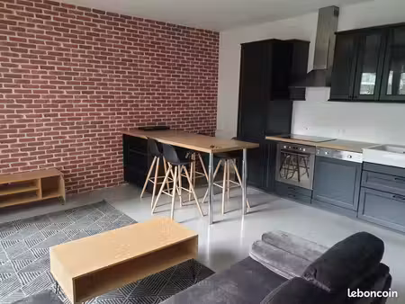 t2 meublé en rez-de-jardin — 48 35 m² + terrasse 27 85 m² + 1 parking