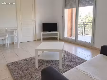 agréable appt t2 entièrement meublé et équipé- balcon + parking