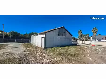 loue local 80 m2 avec parking à plan de campagne