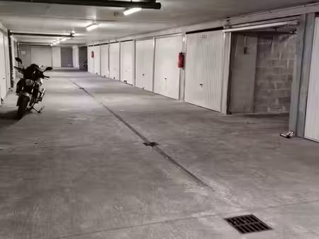box garage pour scooter ou moto 13008