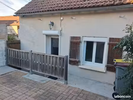 maison de ville avec cour 3 pièces 60m²