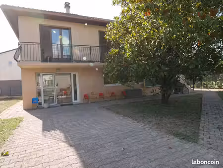 meyzieu loue local 180 m² avec terrain