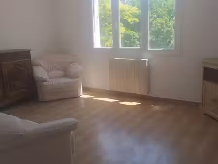 a louer f3 meublé de 50m2 a brignoles libre rapidement