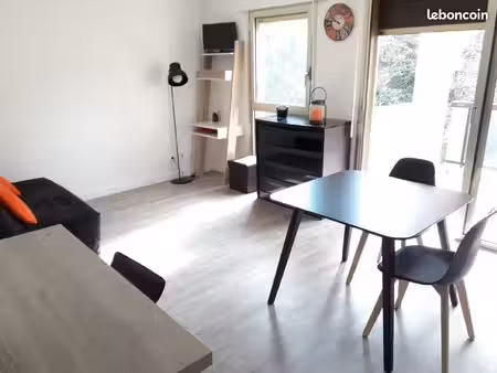 studio 1 pièce 27 m²