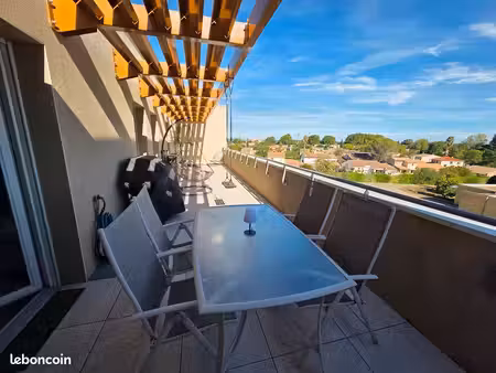 appartement t4 avec grande terrasse et vue dégagée