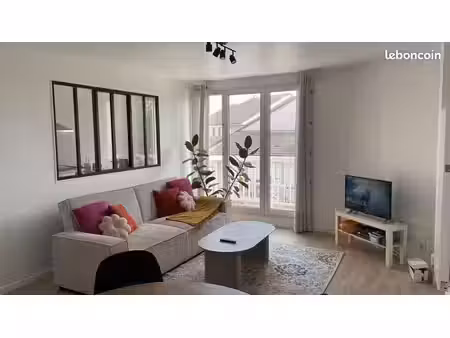sannois - 2 pièces rénové de 48m2 avec balcon- 3ème étage + parking