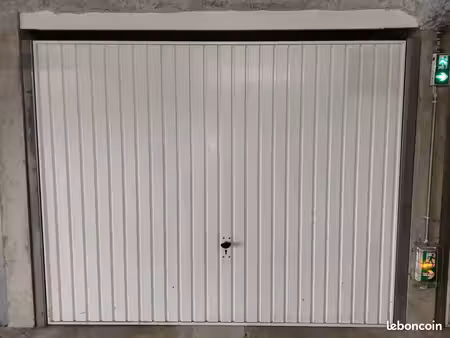 box à louer de 17m² avec accès sécurisé – ambérieux en dombes