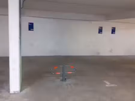 loue une place de parking en sous-sol dans résidence très sécurisé