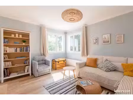 meublé avec terrasse à 100m de la plage - location moyenne durée