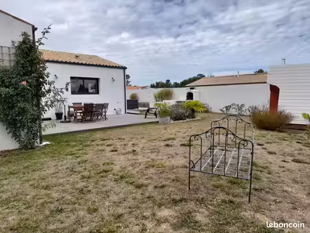 maison meublée 100 m² avec 3 chambres  jardin clos et garage à 20 min de la rochelle
