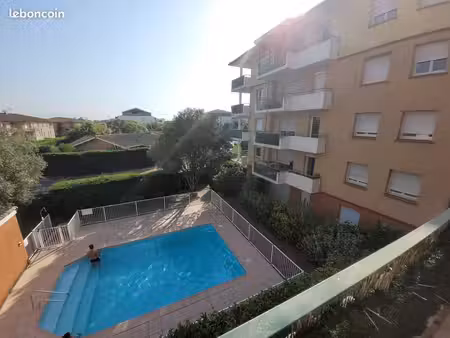 t2 meublé avec balcon dans résidence sécurisée avec piscine et parking
