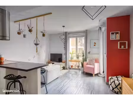 t2 lumineux avec balcon plein sud et vue sur les arbres