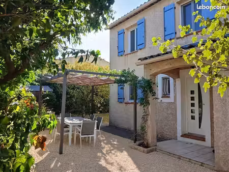 superbe maison 120m² exposée sud avec piscine  jardin et garage (la fare-les-oliviers)