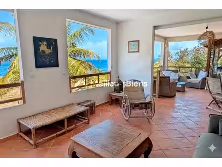 exclusivité – villa vue mer avec 3 dépendances locatives | le moule  la couronne conchou