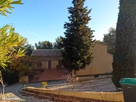 maison 8 pièces dans un cadre de verdure