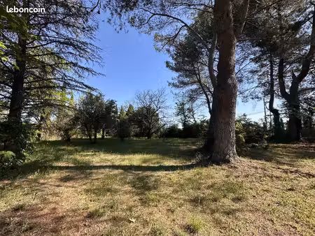 terrain à bâtir de 1357 m² à aix-en-provence (13)