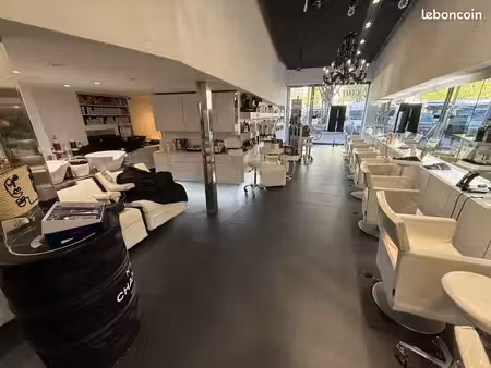local 150 m²