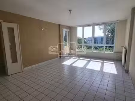location appartement 2 pièces à nantes (44000) : à louer 2 pièces / 55m² nantes
