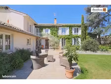 maison 8 pièces 174 m²
