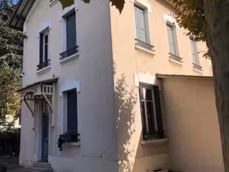maison de caractère 235 m²  6 chambres. terrain 1 000 m². vue sur lyon