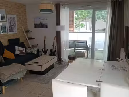 t2 meublé + garage et balcon à maisons neuves - belle résidence de 2015