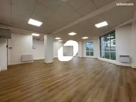 bureau 70 m²