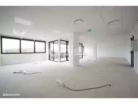bureau 136 m²