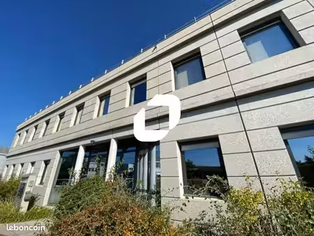 bureau 350 m²