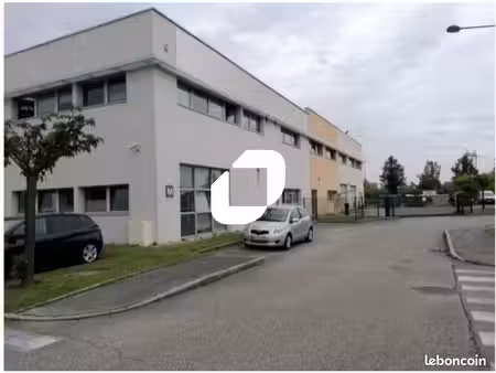local bureaux 1 631 m²