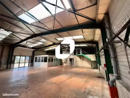 local d'activité 550 m²