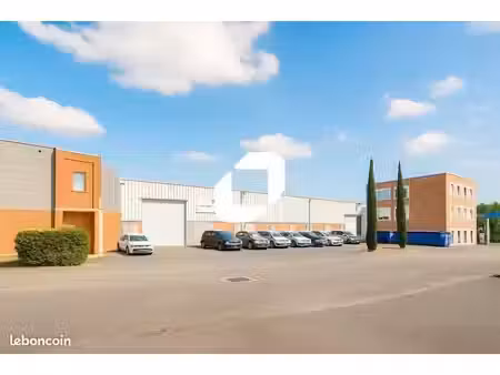 local d'activité 1 603 m²