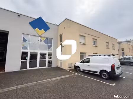 local d'activité 1 034 m²