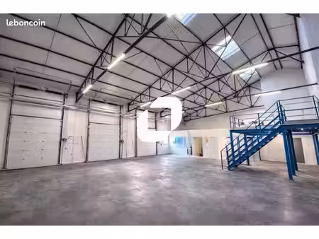 local d'activité 2 909 m²